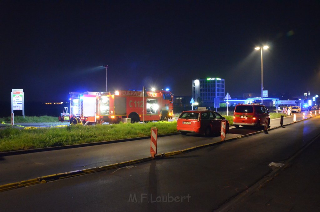 VU LKW umgestuerzt Feldkassel Industriestr Robert Boschstr P062.JPG